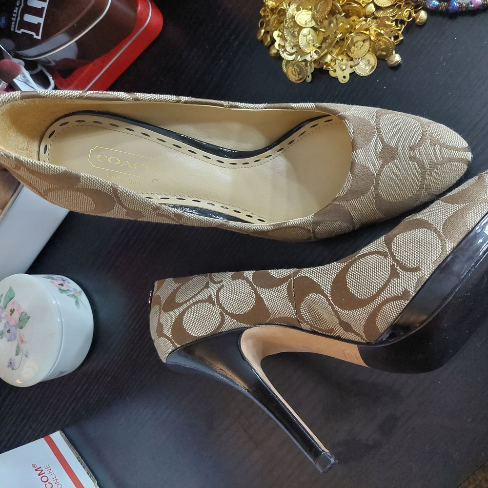 Coach Tan Heels with Signature Monogram - Picture 10 of 13
